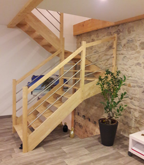 Un escalier en bois au look résolument moderne